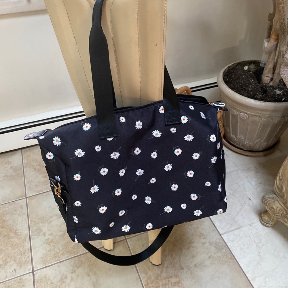 Alice & Olive Travel Daisy Print Duffle Bag Overnight - Picture 2 of 14